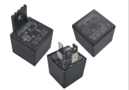Relé automotriz, 1 contacto revers, 24 VDC, con resistor integrado